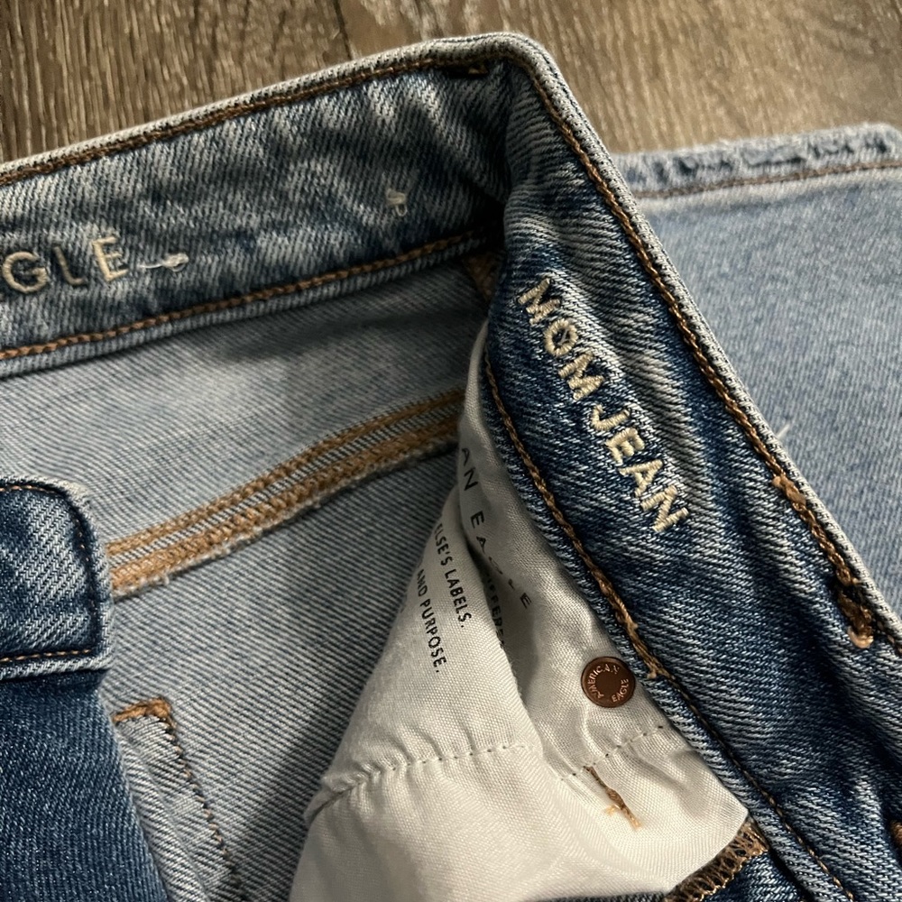 AEO Ripped Stretch Mom Jean - Picture 8 of 9